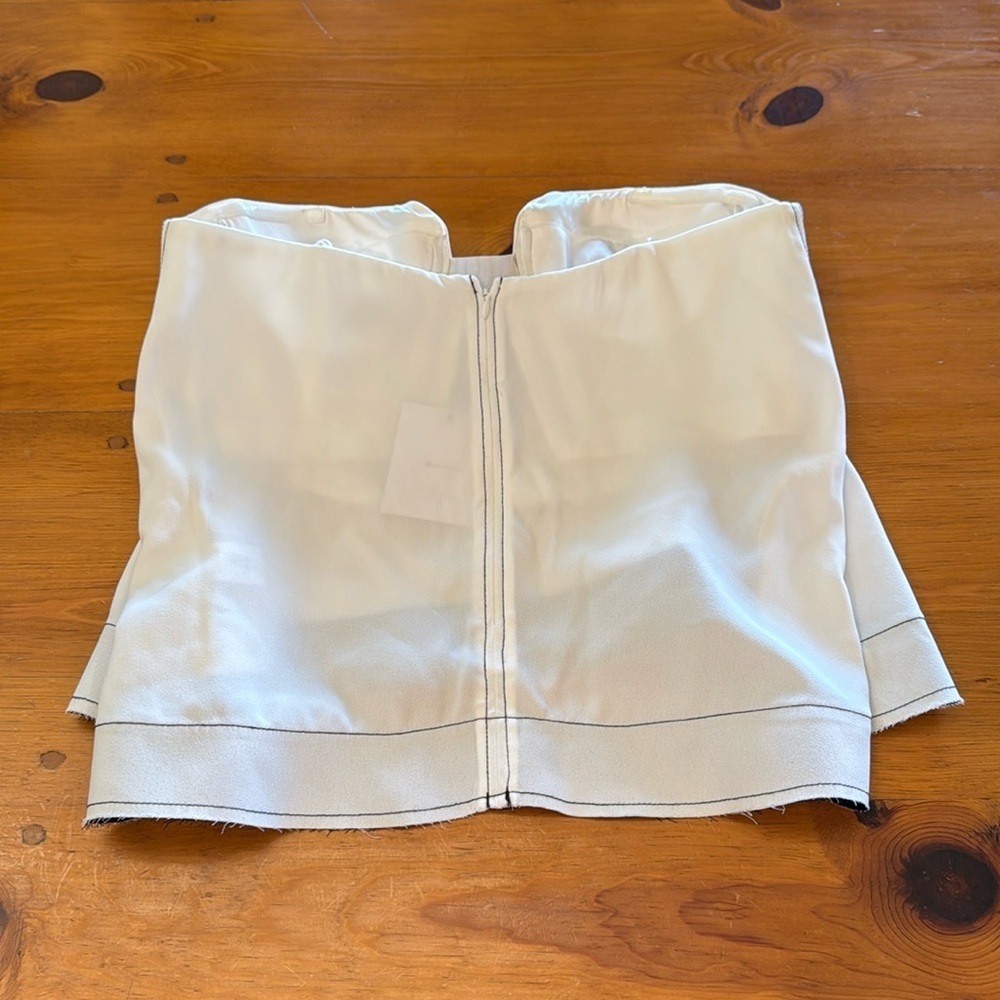 Vera Top in White by
L'ACADEMIE - Picture 9 of 14